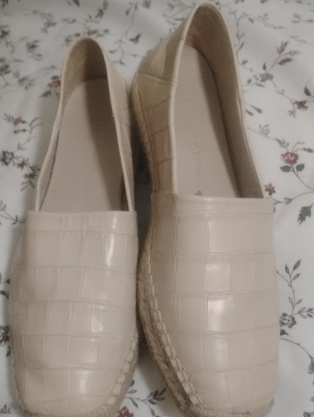 Freda Salvador Cream Croc-Embossed Espadrille Loafers Sz 7 Worn 1X